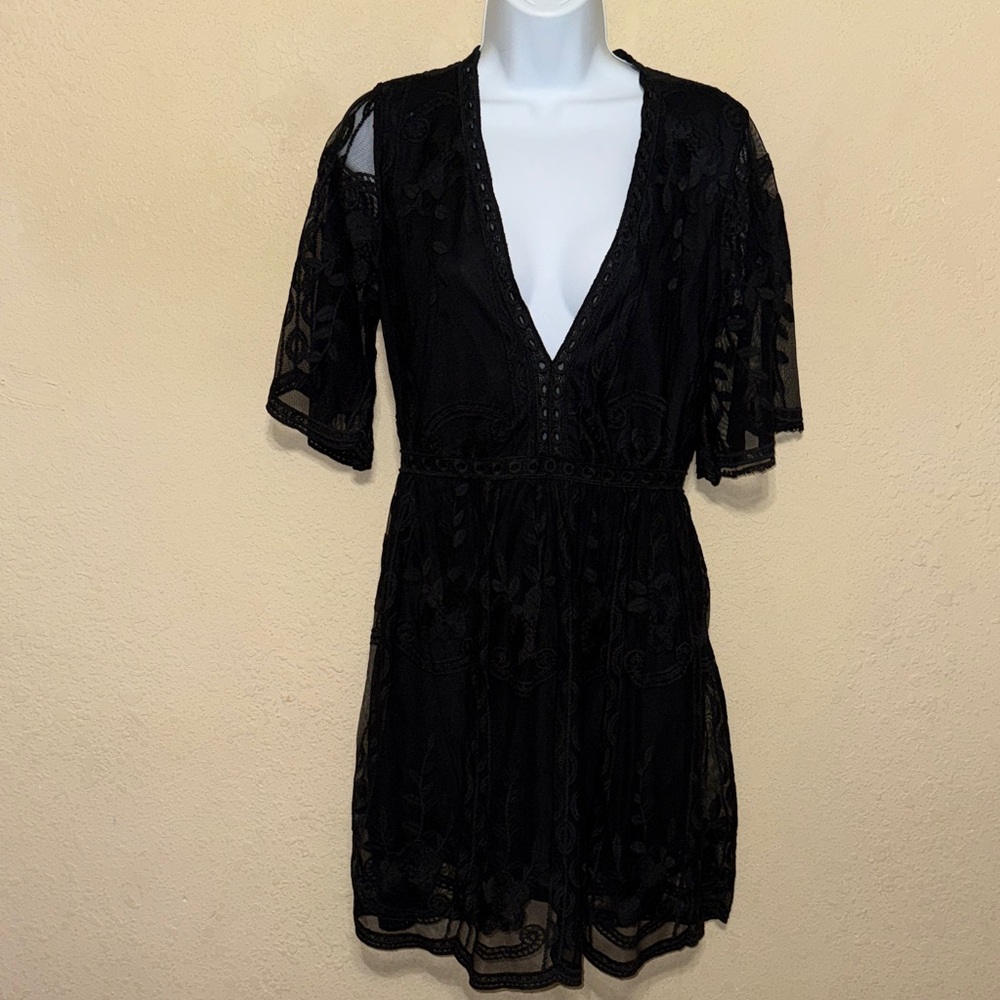 Haute Monde Black Lace V-Neck Short Dress